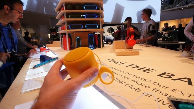 Sony SRS-XB10 Bluetooth Lautsprecher Kurztest смотреть онлайн