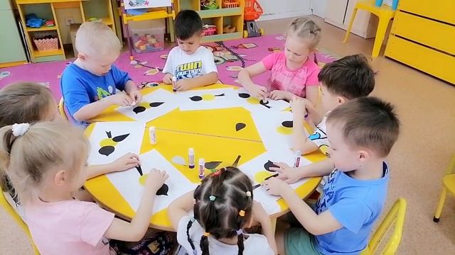Сиреневая (старшая группа). Аппликация "синичка" смотреть онлайн