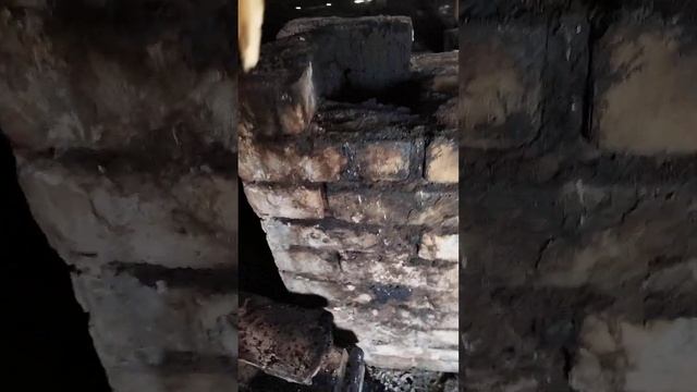Труба висит, развалившейся кирпич убран смотреть онлайн