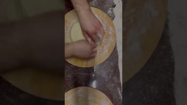 В Киеве пекут самые вкусные осетинские пироги в Мире. Пеку солнечный Уалибах на дровах? смотреть онлайн