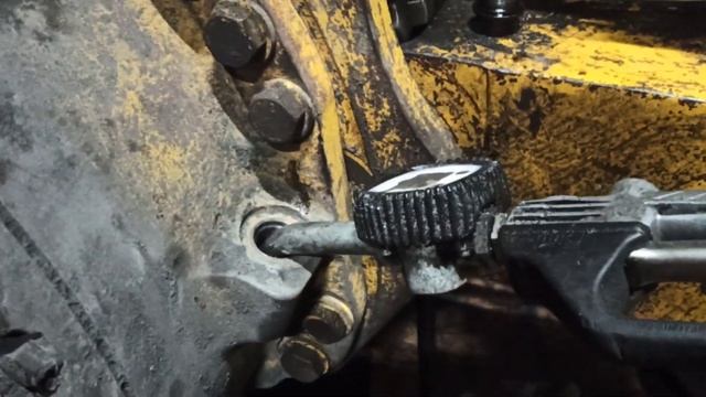 замена масла в бортовом редукторе Komatsu D275 / oil change in final drive Komatsu D275 смотреть онлайн