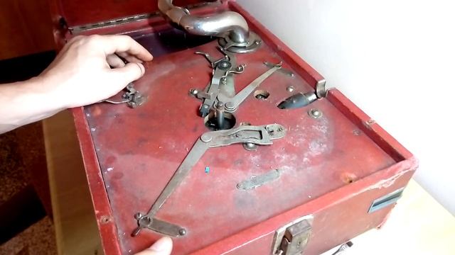 Разборка Реставрация Часть 2. Патефон НКТП 1930 - 1940-е гг., СССР смотреть онлайн