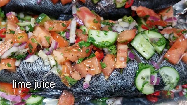 Печеная форель с овощами. Рецепт Димы Кулинахера. Rainbow Trout Baked with Vegetables. Eng Subtitle смотреть онлайн