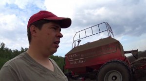 Кировец  К 744 р4  К 742 ст и МТЗ 892 с ПТС 11. Закончили поле 315 га.  Сев в разгаре (Сезон 2019)