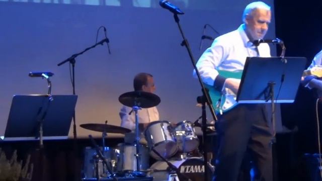 Ei aika koskaan mennyt palaa, tulkitsee Leo Kinnunen & Tango-Landola смотреть онлайн