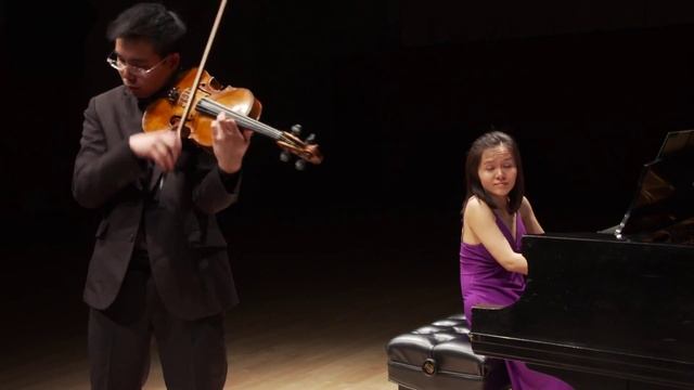 Born Lau plays Tango from Sarasateana смотреть онлайн