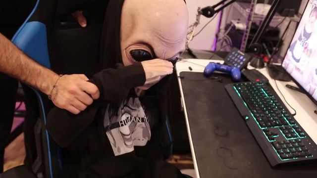 ESCAPANDO DEL AREA 51 смотреть онлайн