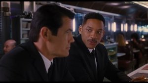 "И мне пирога захотелось! Хочу пирога! Пойдем, заморим червячка!" | Люди в черном 3 | 4K ULTRA HD