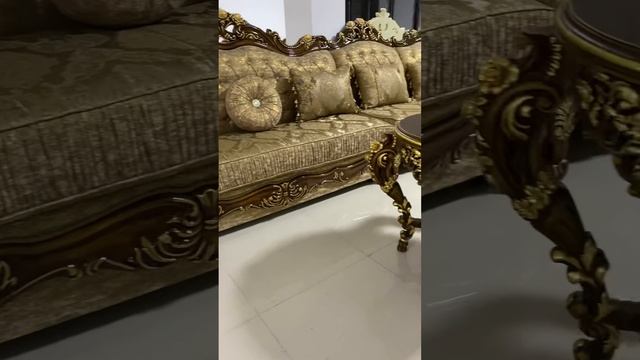 Шикарный журнальный столик смотреть онлайн