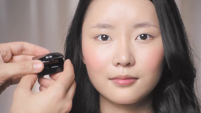 SISLEY PARIS // Light & Glow Makeup Tutorial смотреть онлайн