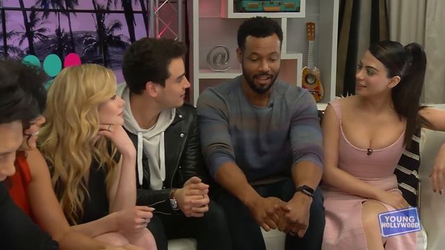 Shadowhunters Cast Play Loaded Questions! смотреть онлайн
