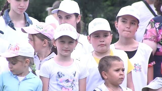 Для учащихся средних школ № 4 и № 40 – двойной праздник. смотреть онлайн