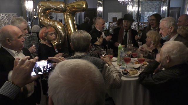 День за днём идут года - зори новых обнулений (хор ветеранов труда). Видео - Александр Травин арТза смотреть онлайн