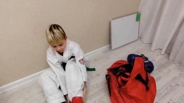 Экипировка для Тхэквондо и Кикбоксинга (поит-файтинг).Top Ten, Top Ten kids, Expert. смотреть онлайн