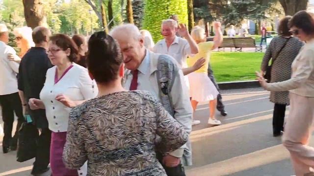 Ой кума ты кумушка Танцы ?? в саду Шевченко Май 2021 Харьков