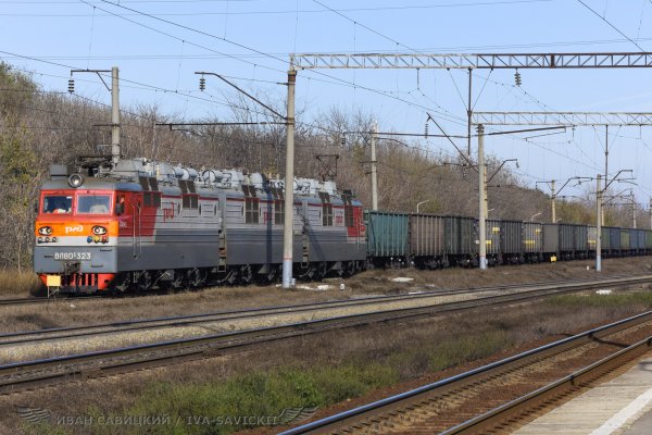 Электровоз ВЛ80с-2199 с составом из хопперов идёт на Юг