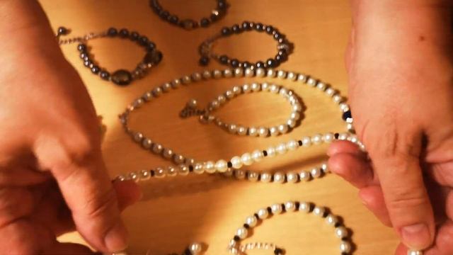 Новая партия переделок. Браслеты, Искусственный жемчуг, Чешская бижутерия смотреть онлайн