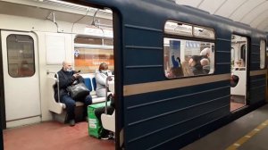 Метро Санкт-Петербурга. Будний день на станции Спасская