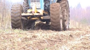 мтз 80 с мостом газ 66 4х4 осеняя вспашка поля двух корпусным плугом MTZ-80