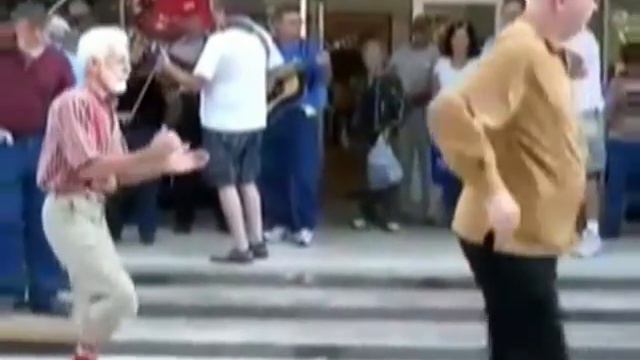 Седой Дистрибьютор смотреть онлайн