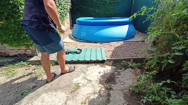 Режем китайской аккумуляторной болгаркой профлист.