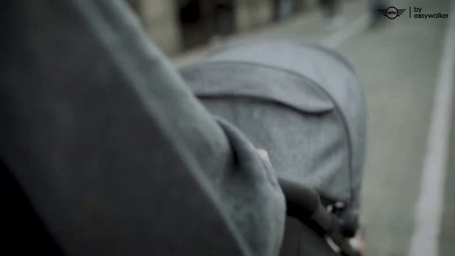 MINI by Easywalker Buggy Snap | The auto fold | Lifestyle video | Wandering the city смотреть онлайн