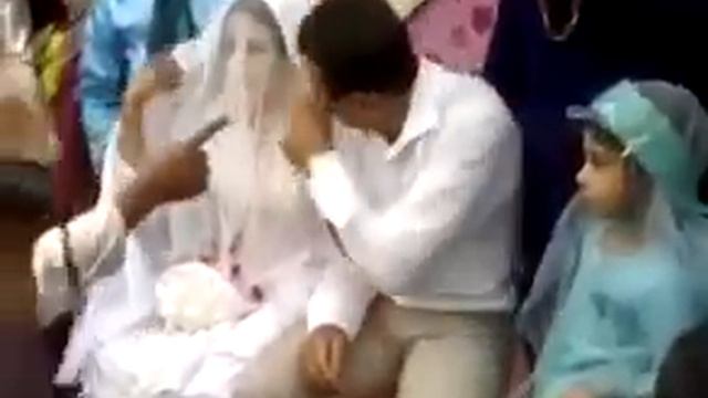 Муж ударил Жену в день свадьбы    Вы смотрите канал Halo MaDRiD ^ ^    Видео на TopVideo 1