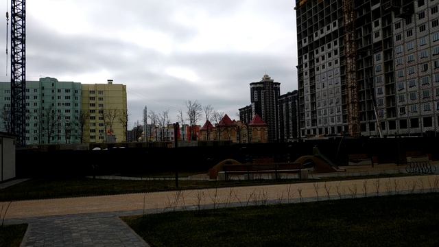 Прогулка по территории застройщика Выбор в ЖК Яблоневые сады. смотреть онлайн