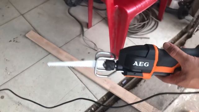 Máy Cưa Kiếm AEG US400XE