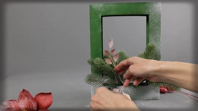 Сборка Новогодней композиции основе в виде рамки. смотреть онлайн