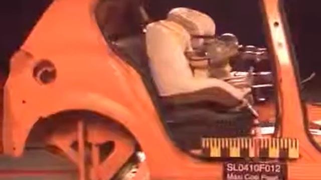 Краш тест автокресла Maxi Cosi Pearl (фронтальный удар) смотреть онлайн