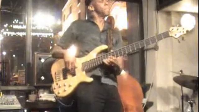 Freddie Freeloader - The Ike Leo Trio смотреть онлайн
