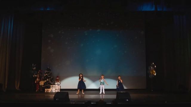 Хачатрян Роза, Ананьев Алексей и Мртеян Милана – «Серебристые снежинки» смотреть онлайн