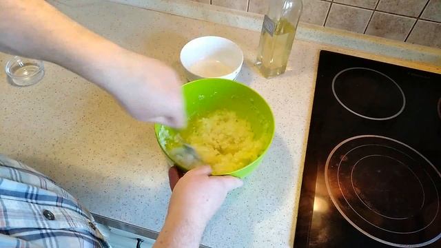 Цибуляники с манной крупой Луковые оладьи