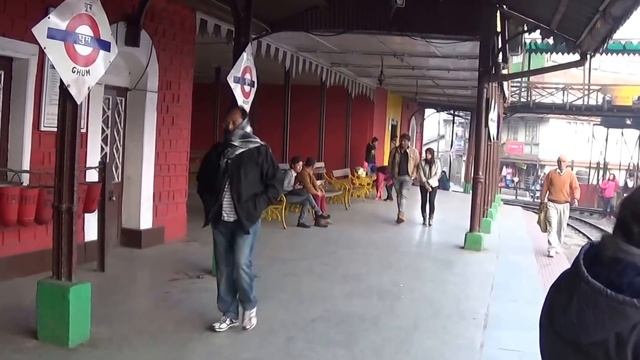 Darjeeling Ghum Toy Train Station - Highest Railway Station in India смотреть онлайн