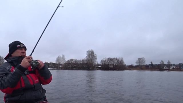 Клёвая рыбалка! Трофейная ЩУКА! Спиннинг в декабре! смотреть онлайн