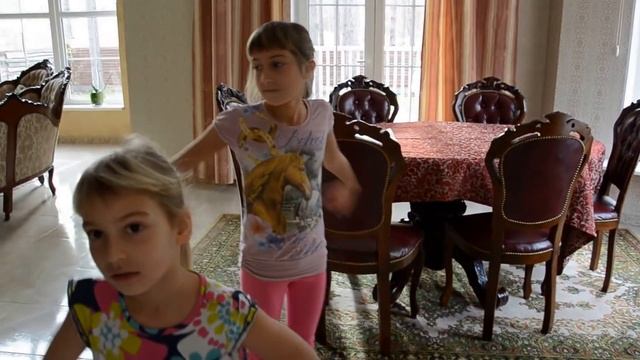 КВЕСТ челлендж В ПОИСКАХ СЛАДОСТЕЙ, ищем по дому спрятанные сладости, QUEST CHALLENGE with SWEETS смотреть онлайн