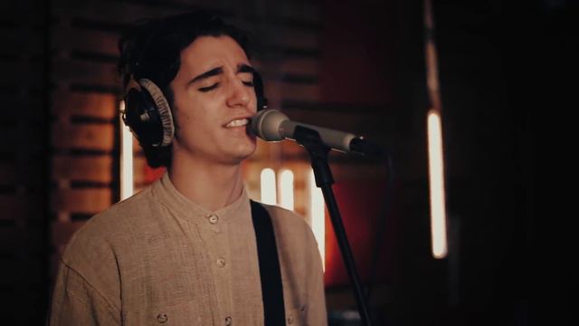 Tamino - I Bet You Look Good On The Dancefloor (Arctic Monkeys cover) смотреть онлайн