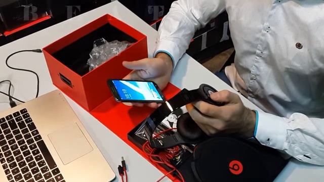 Видео обзор наушника Wireless смотреть онлайн