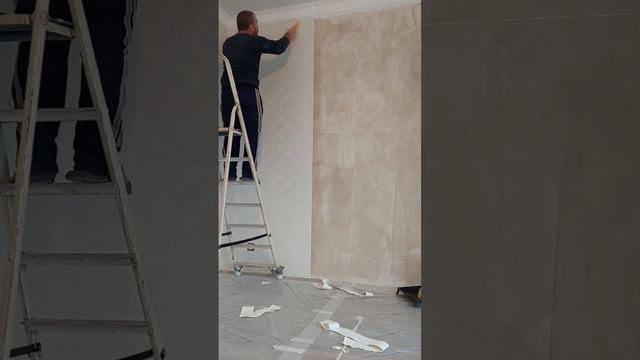 как правильно клеить флизелиновые #обои #лабинск #обоидлястен #поклейкаобоев #стройплощадка смотреть онлайн