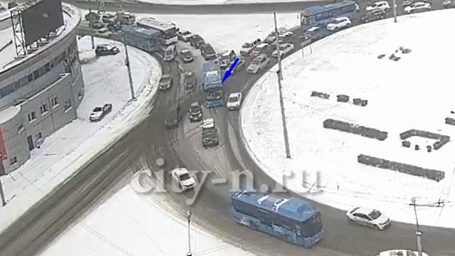 Сегодня новокузнецкие водители чудили на кольцах смотреть онлайн