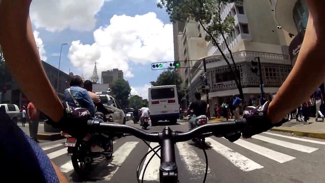 Rodada por el eje vial de la av. Urdaneta - av. Andres Bello de Caracas смотреть онлайн
