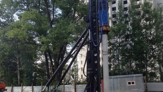 Полный процесс погружение свай установкой Junttan PM 20 LC смотреть онлайн