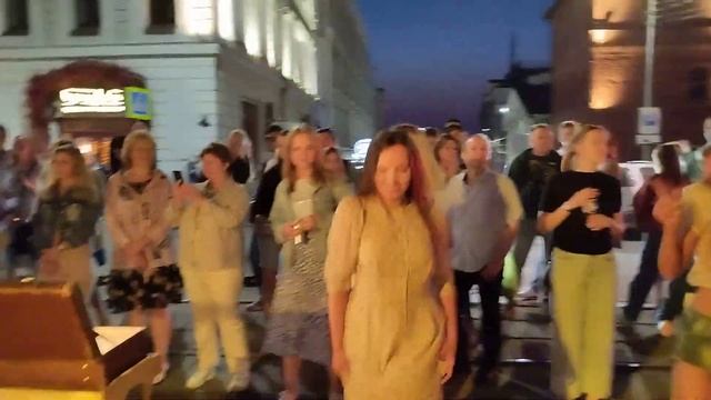 19 июня 2023 г..Вельветовые Медведи “ Velvet Bears “у летней веранды литературного кафе «Безухов» смотреть онлайн