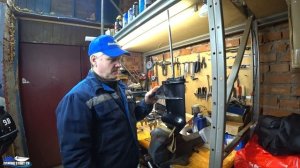 Эмульсия в редукторе лодочного мотора ? Покажем как сделать опрессовку редуктора