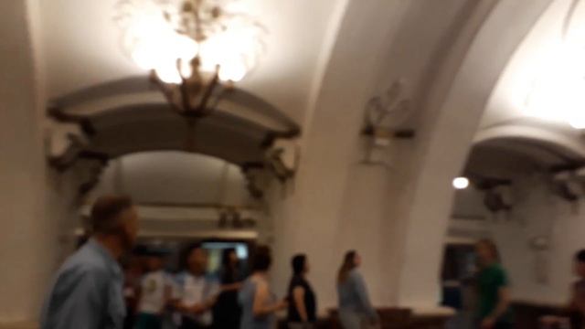 #Москва. Красивая станция метро Арбатская//#Moscow. Beautiful metro station Arbatskaya смотреть онлайн