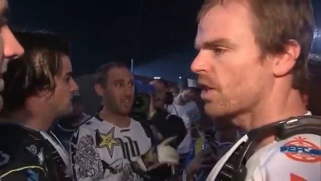 Мото Фристайл Red Bull X-Fighters Лондон 2010 смотреть онлайн