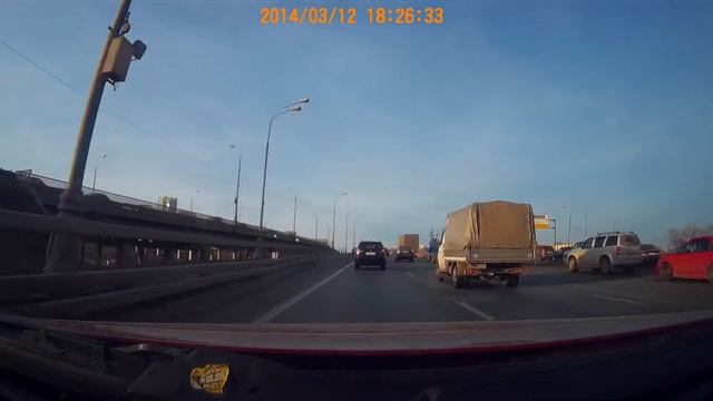 Видеорегистратор с креплением на торпеду Subini H100 смотреть онлайн