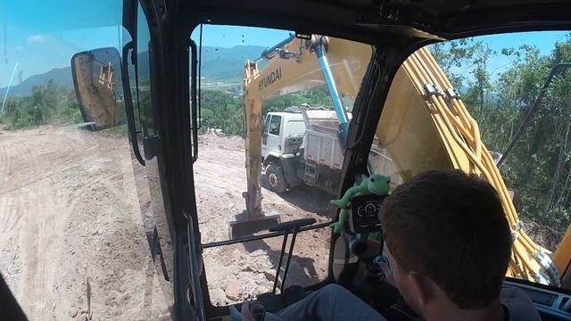 Escavadeira hyundai 140 carregamento operador capixaba смотреть онлайн