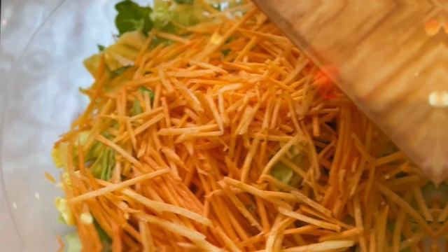 Салат МИНУТКА!!! Рецепт для ленивых. БЫСТРЫЙ и ЛЕГКИЙ салат. смотреть онлайн